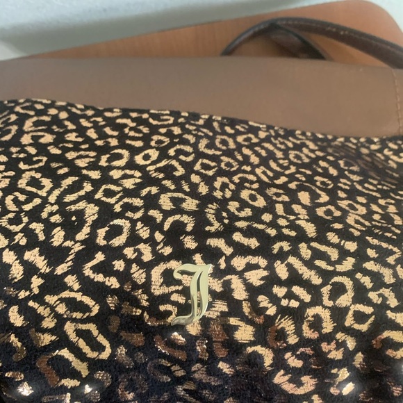 Juicy Couture Metallic Leopard Crossbody Bag
Vegan Leather Animal Print - Picture 5 of 10